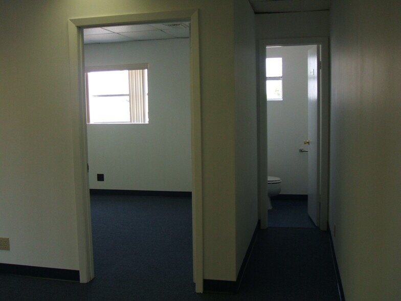 More Photos Of 3809-3847 N Andrews Ave, Fort Lauderdale Office For Lease