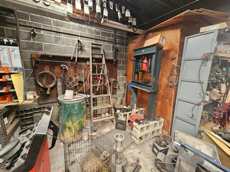 More Photos Of 1737 S Burlington Rd, Bridgeton Flex For Sale