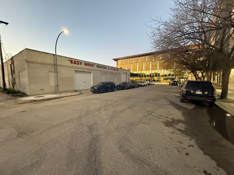 More Photos Of 330 Elgin Av, Winnipeg Industrial For Sale