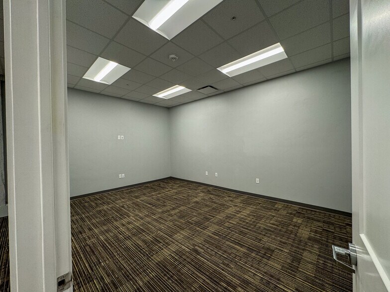 More Photos Of 90 S Garnet St, Tooele Warehouse For Lease