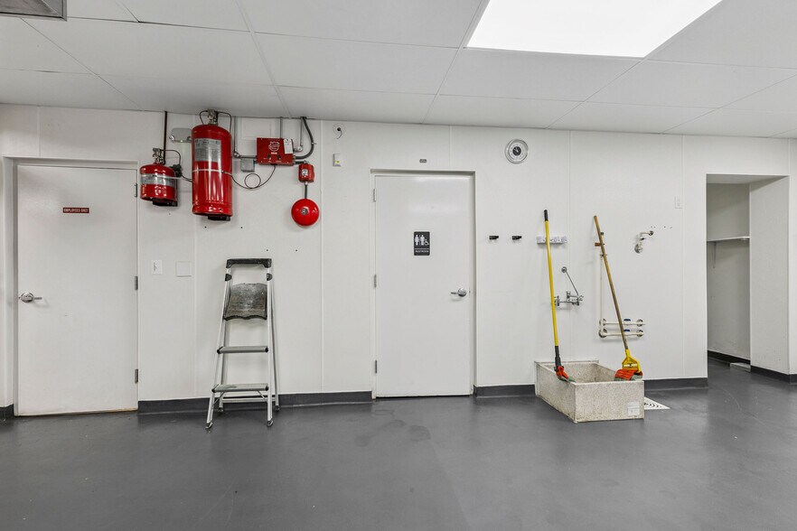 More Photos Of 102 N Rogers St, Aberdeen Restaurant For Sale