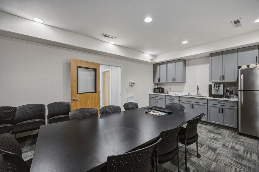 More Photos Of 2213 Henderson Loop, Richland Warehouse For Sale