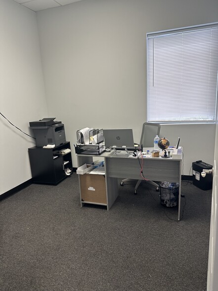 More Photos Of 4610-4630 Eagle Falls Pl, Tampa Warehouse For Lease