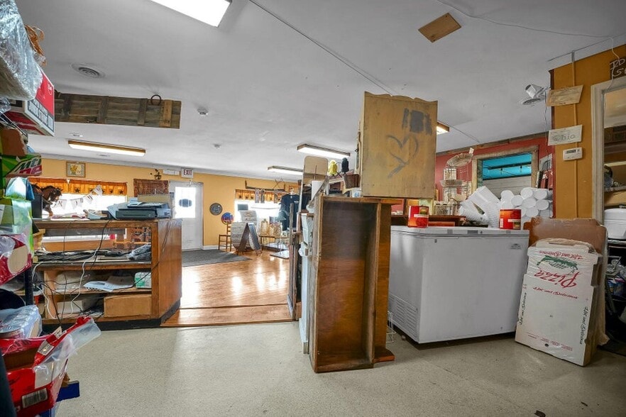 More Photos Of 11850 Walnut St, Adelphi Restaurant For Sale