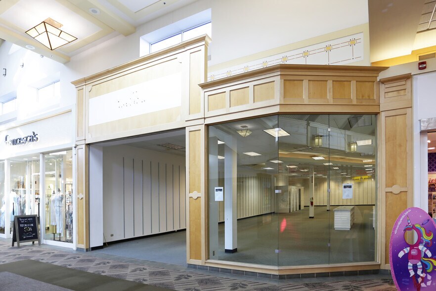 More Photos Of 5500-5690 S Harvey St, Muskegon Unknown For Lease