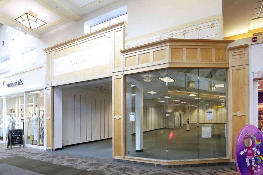 More Photos Of 5600 Harvey St, Muskegon Department Store For Sale
