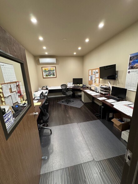 More Photos Of 9210-9218 Norwalk Blvd, Santa Fe Springs Light Distribution For Sale