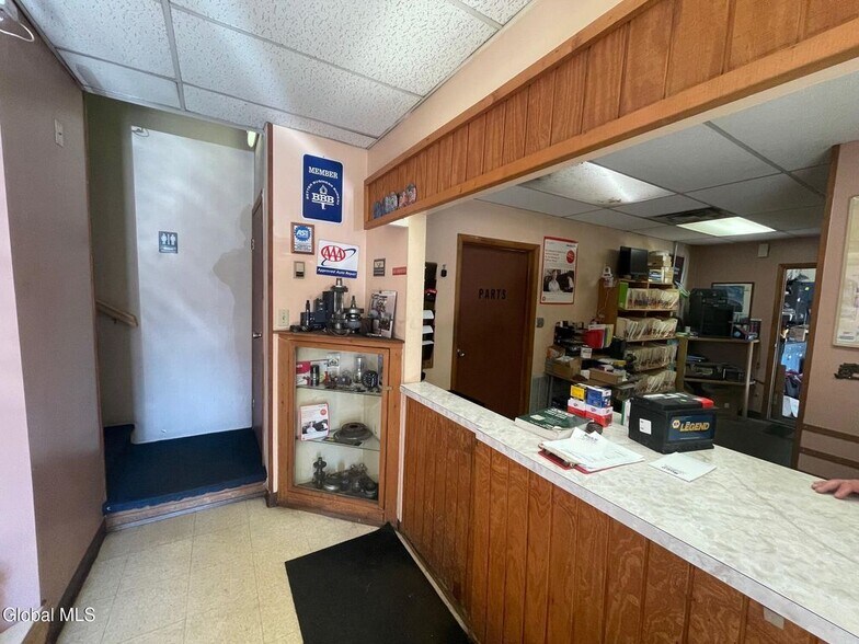 More Photos Of 152 Speigletown Rd, Troy Auto Repair For Sale