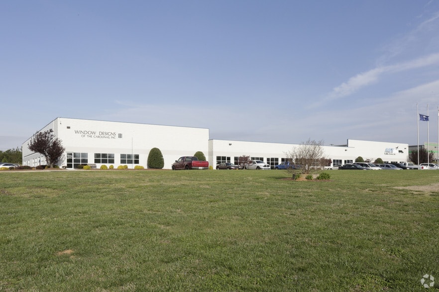 More Photos Of 1097 Highway 101 S, Greer Flex For Lease