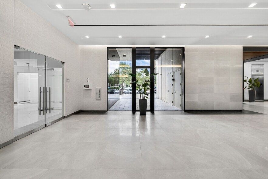 More Photos Of 150 Alhambra Cir, Coral Gables Office For Lease