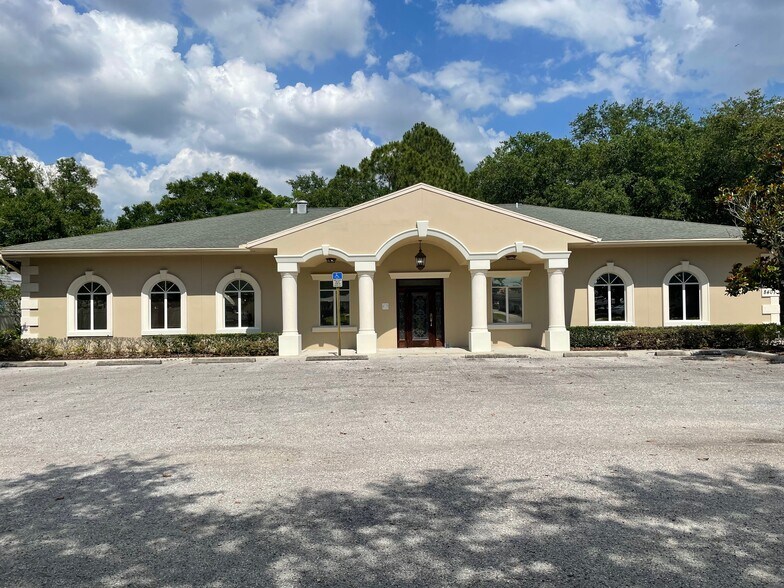 More Photos Of 8407 Pinehurst Dr, Tampa Office For Lease
