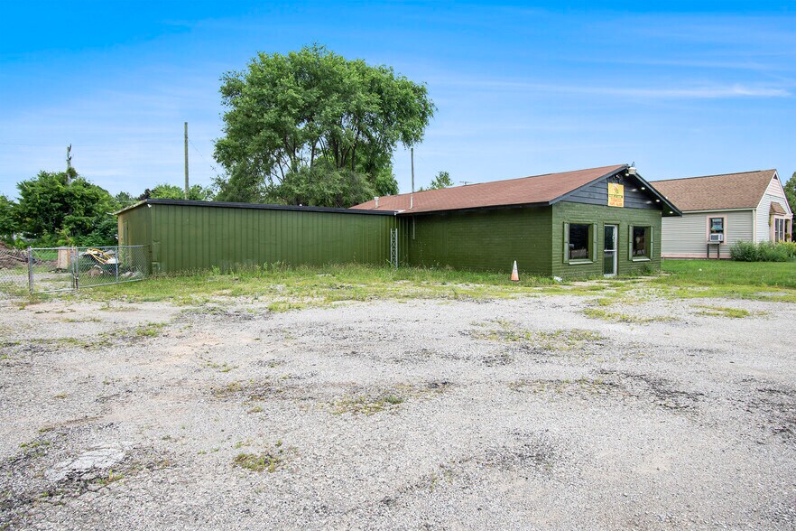 More Photos Of 1223 E Caro Rd, Caro Storefront For Sale