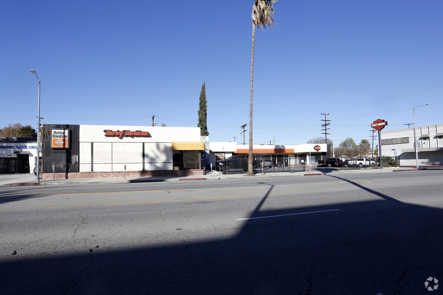 More Photos Of 22107 Sherman Way, Canoga Park Auto Dealership For Lease