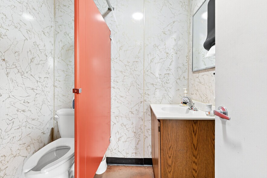 More Photos Of 2350 Dairy Rd, Lancaster Auto Dealership For Lease