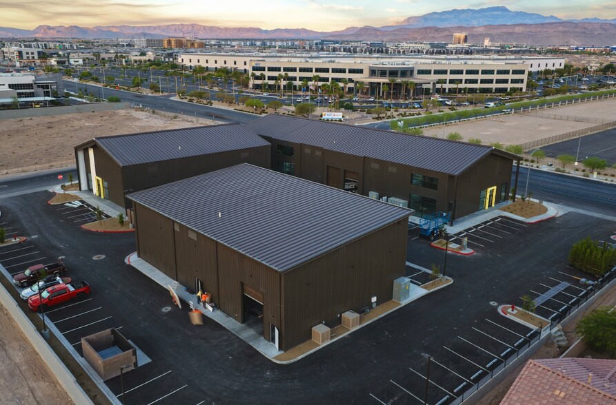 More Photos Of Buffalo Dr. @ Post Rd., Las Vegas Showroom For Sale