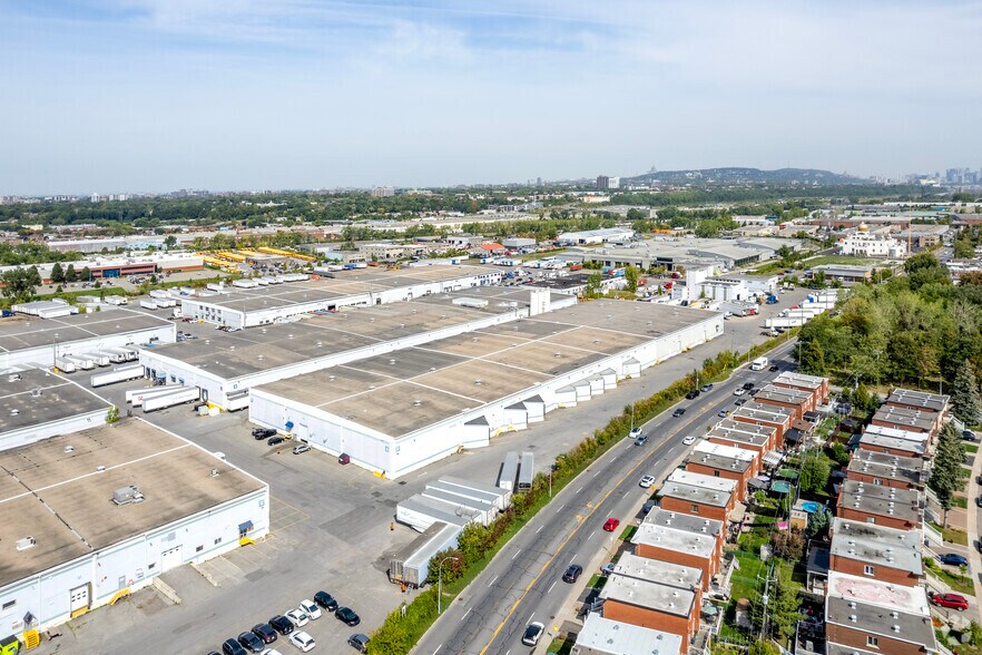 More Photos Of 2555 Ave Dollard, Montréal Warehouse For Lease