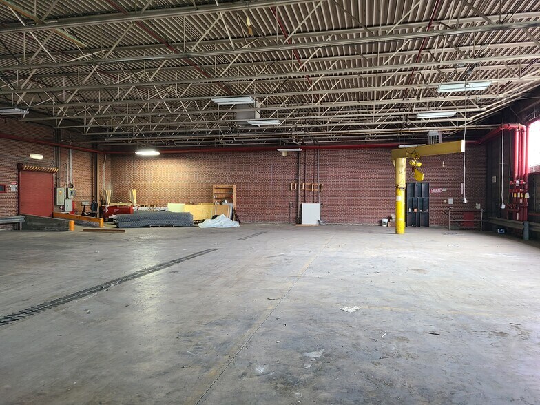 More Photos Of 3320 W Ferguson Rd, Fort Wayne Manufacturing For Lease