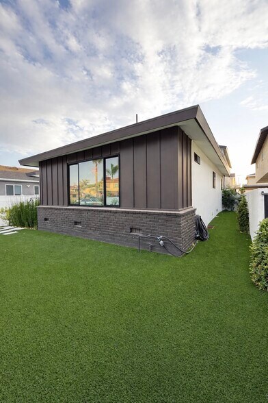 More Photos Of 12527 Cranbrook Ave, Hawthorne Apartments For Sale