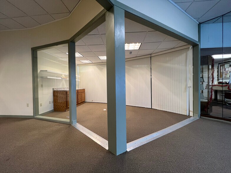More Photos Of 35 Center St, Wolfeboro Storefront Retail Office For Lease