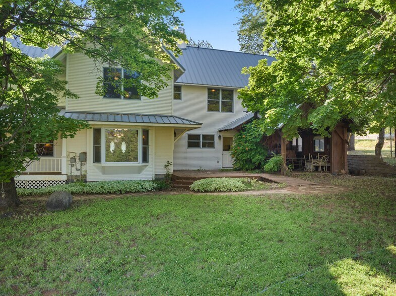 More Photos Of 48212 Clear Creek Rd, Halfway Hospitality For Sale