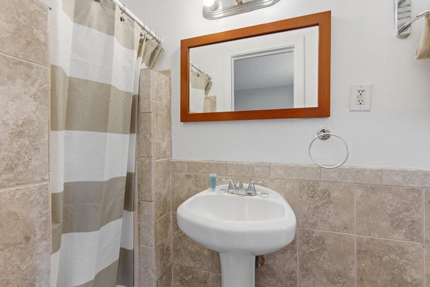 More Photos Of 320 N Federal Hwy, Lake Worth Hotel For Sale