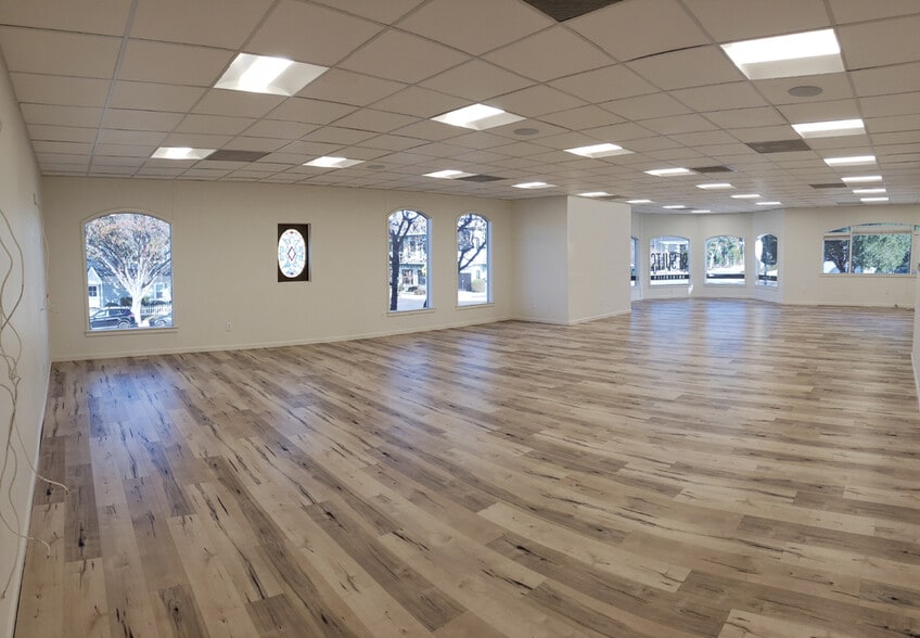 More Photos Of 22700 Lyons Ave, Newhall Office For Lease