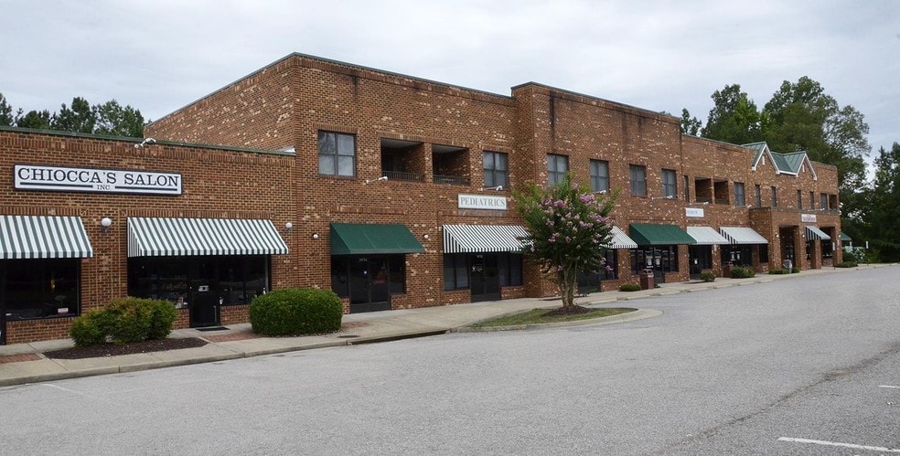 More Photos Of 14722-14742 Village Square Pl, Midlothian Storefront For Lease