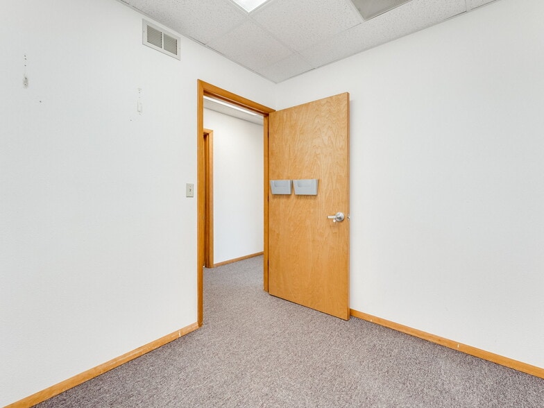 More Photos Of 2275 NE McDaniel Ln, Mcminnville Office For Lease