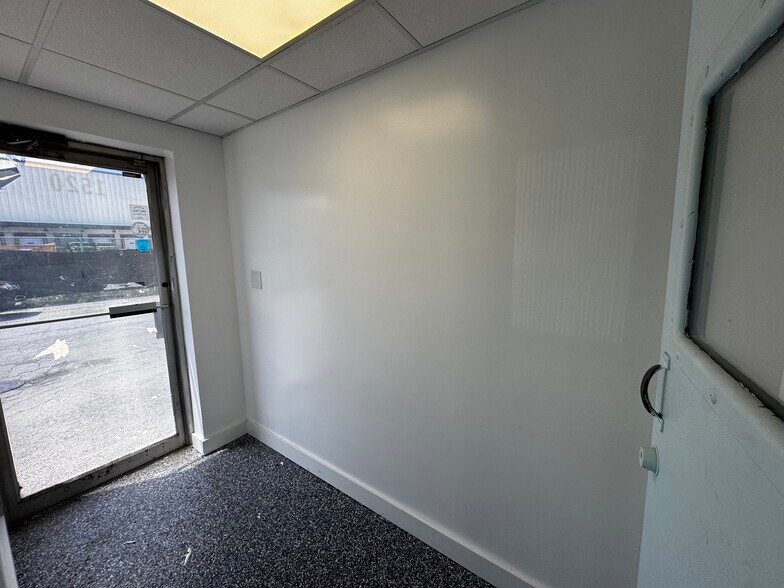 More Photos Of 1520 Hannah Ave, Forest Park Flex For Lease