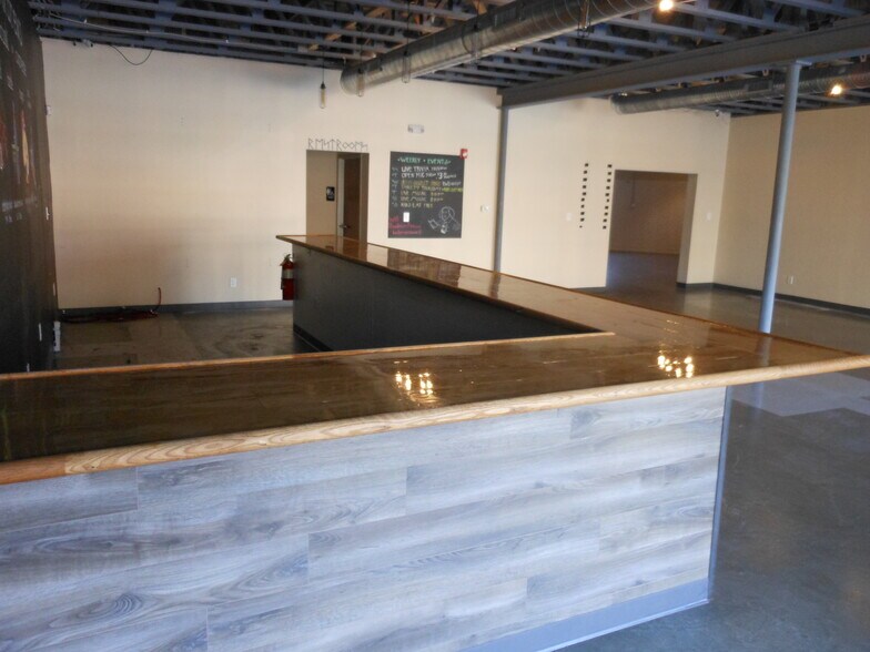 More Photos Of 643 Massachusetts Ave, Indianapolis Storefront For Lease