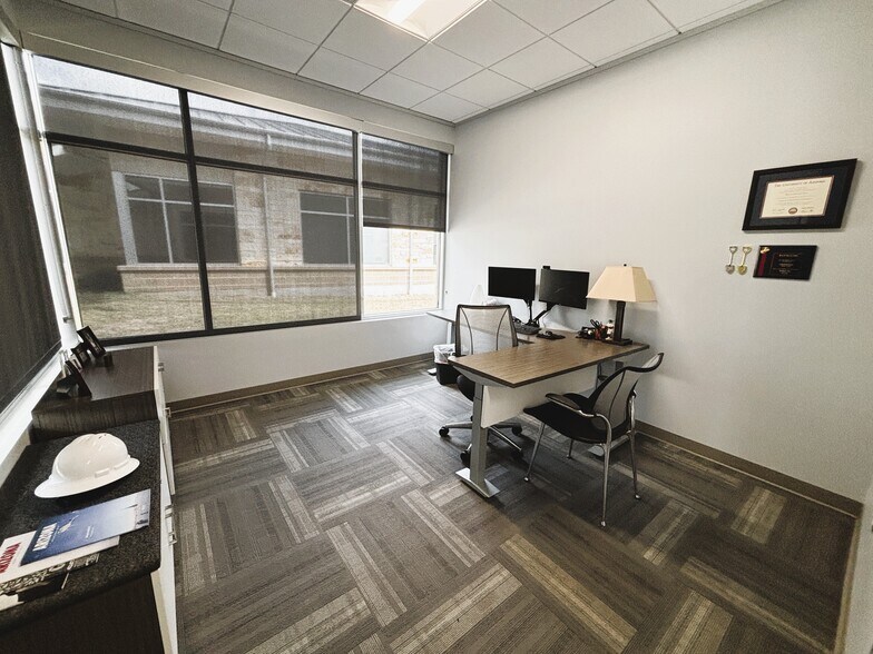 More Photos Of 14425 Falcon Head Blvd, Austin Office Residential For Lease