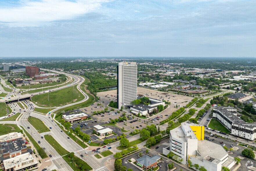 More Photos Of 755 W Big Beaver Rd, Troy Office For Lease