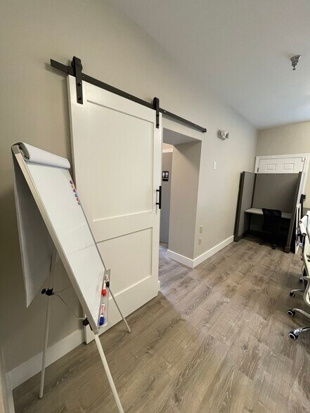 More Photos Of 6478 Putnam Ford Dr, Woodstock Office For Lease