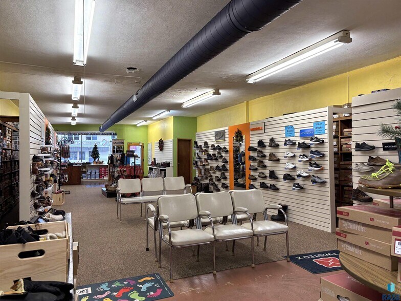 More Photos Of 118 N Broadway Ave, Miller General Retail For Sale