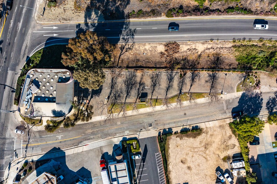 More Photos Of 5801 Valentine Rd, Ventura Freestanding For Lease