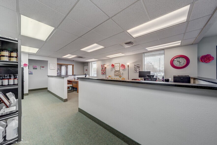 More Photos Of 104-106 N Hutchinson Rd, Spokane Valley Flex For Sale
