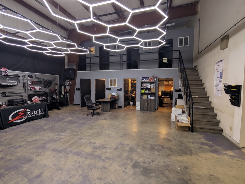 More Photos Of 737 W 2nd Ave, Mesa Manufacturing For Sale
