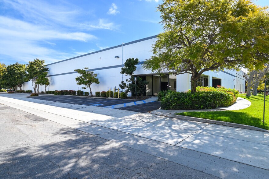 Primary Photo Of 4117-4127 Calle Tesoro, Camarillo Manufacturing For Lease