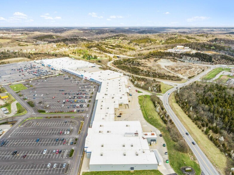 More Photos Of 6805-6899 Alexandria Pike, Alexandria Storefront For Lease