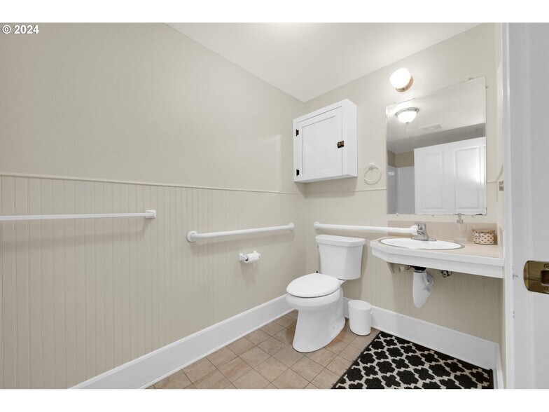 More Photos Of 1396 Charnelton St, Eugene Office For Lease