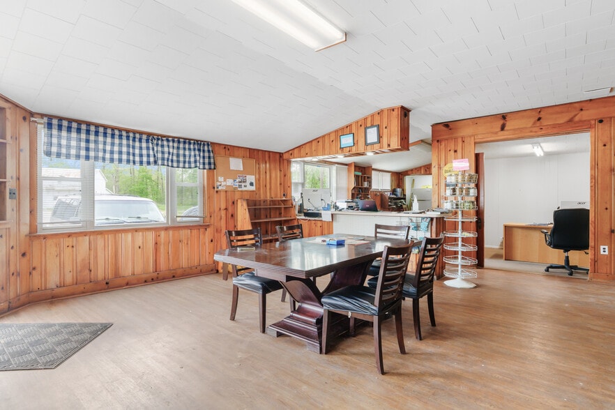 More Photos Of 10199 S Wayne Rd, Warren Showroom For Sale