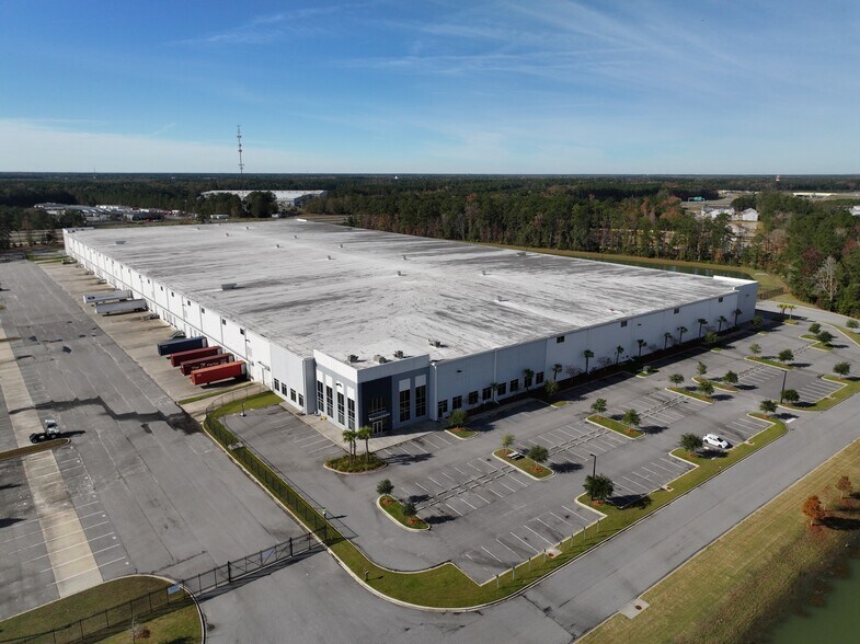 More Photos Of 537 Omni Industrial Blvd, Summerville Warehouse For Lease