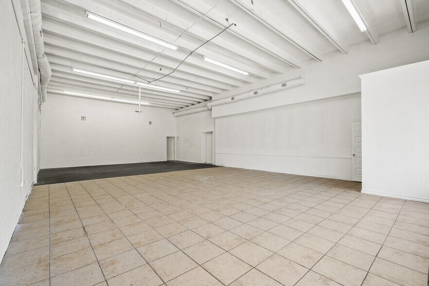 More Photos Of 4424 N Shepherd Dr, Houston Storefront For Lease