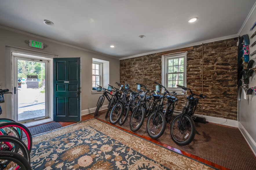 More Photos Of 1901 Monkton Rd, Monkton Storefront Retail Office For Sale