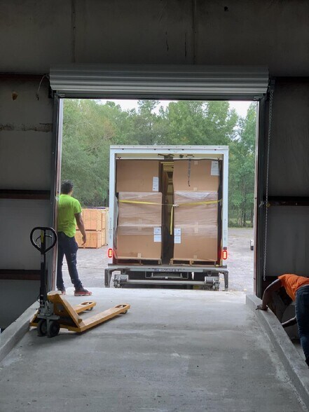 More Photos Of 175 Fordville Rd, Ridgeland Warehouse For Lease