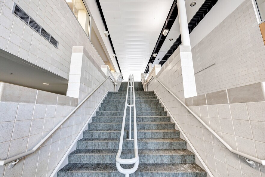 More Photos Of 3500 Packerland Dr, De Pere Office For Lease