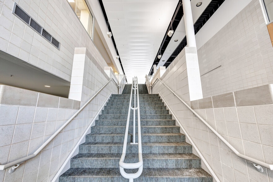 More Photos Of 3500 Packerland Dr, De Pere Office For Lease