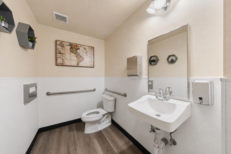More Photos Of 23282 Peralta Dr, Laguna Hills Warehouse For Sale