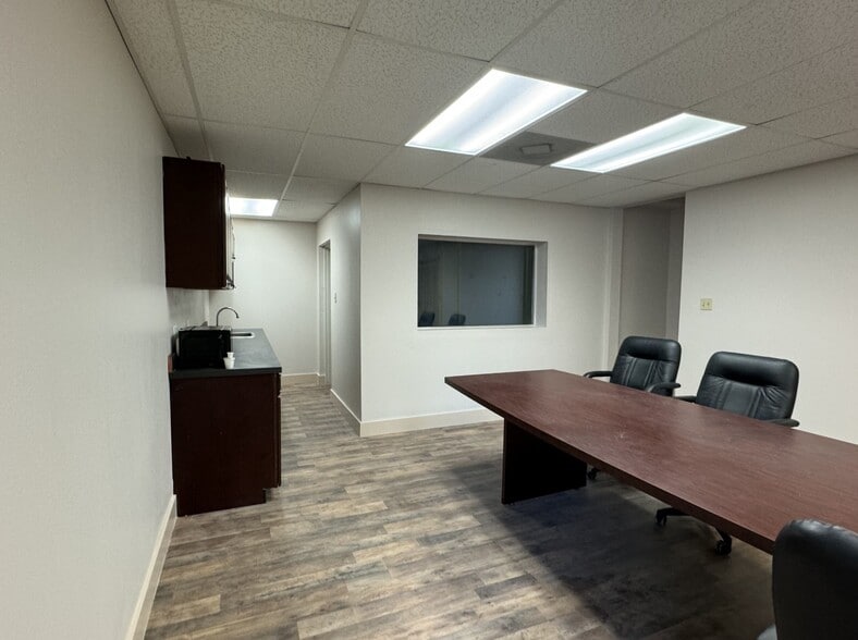 More Photos Of 2403 E 4th Ave, Tampa Warehouse For Lease