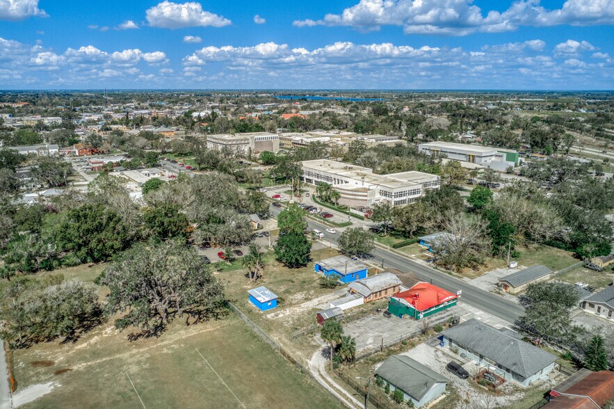 More Photos Of 637 S Commerce Ave, Sebring Restaurant For Sale